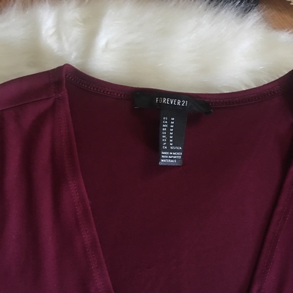 Tight V-neck style shirt NWOT - Picture 3 of 3